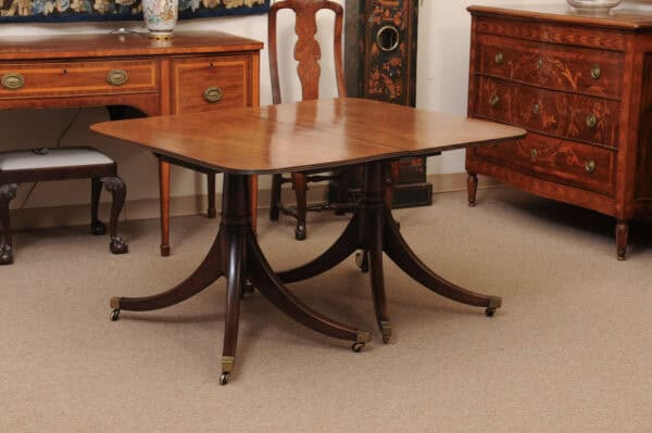 English George III Style Double Pedestal Dining Table with 2 Leaves and Splayed Legs on Castor Feet, Early 20th Century - Image 3