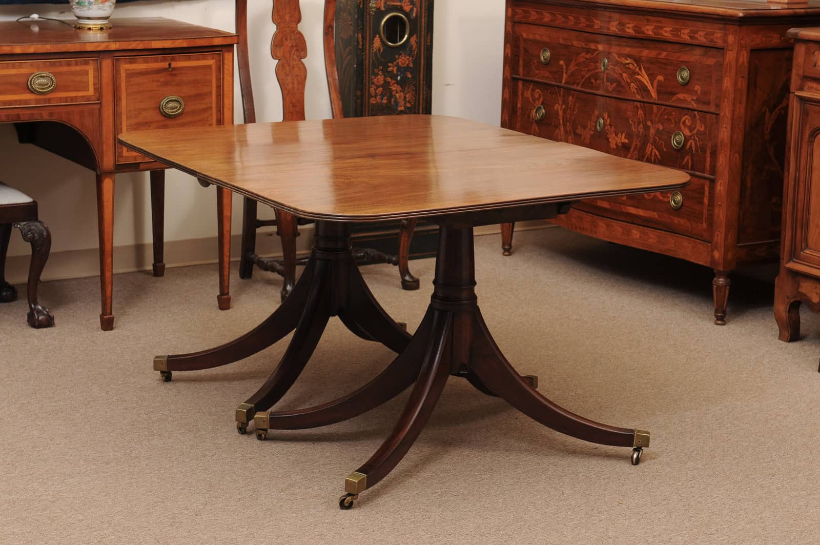 English George III Style Double Pedestal Dining Table with 2 Leaves and Splayed Legs on Castor Feet, Early 20th Century - Image 5