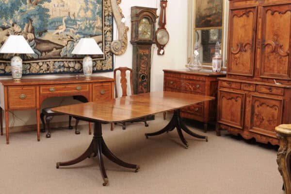 English George III Style Double Pedestal Dining Table with 2 Leaves and Splayed Legs on Castor Feet, Early 20th Century - Image 11