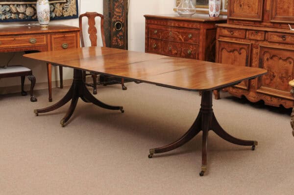 English George III Style Double Pedestal Dining Table with 2 Leaves and Splayed Legs on Castor Feet, Early 20th Century - Image 13