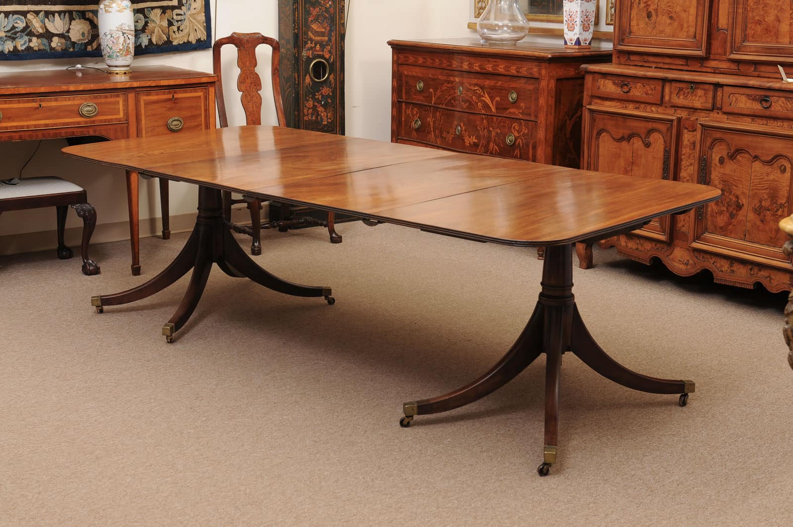 English George III Style Double Pedestal Dining Table with 2 Leaves and Splayed Legs on Castor Feet, Early 20th Century - Image 13