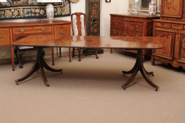English George III Style Double Pedestal Dining Table with 2 Leaves and Splayed Legs on Castor Feet, Early 20th Century - Image 14