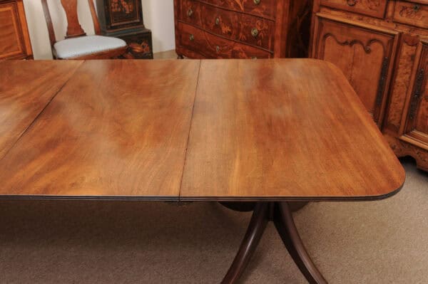 English George III Style Double Pedestal Dining Table with 2 Leaves and Splayed Legs on Castor Feet, Early 20th Century - Image 16