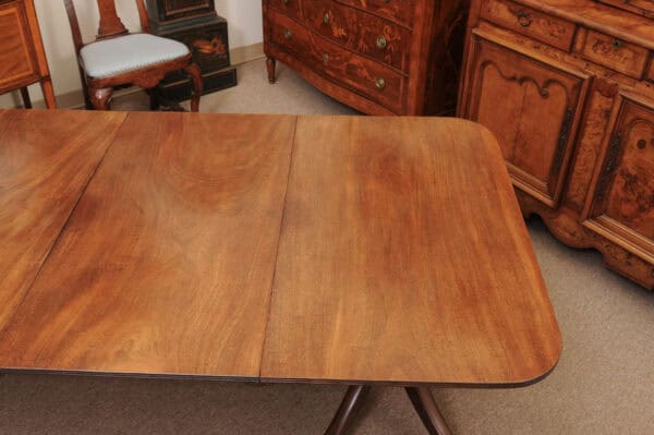 English George III Style Double Pedestal Dining Table with 2 Leaves and Splayed Legs on Castor Feet, Early 20th Century - Image 17