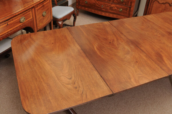 English George III Style Double Pedestal Dining Table with 2 Leaves and Splayed Legs on Castor Feet, Early 20th Century - Image 18