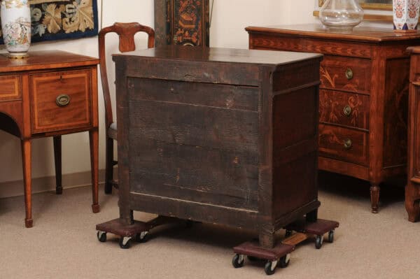 18th Century English Oak Jacobean Style Chest with 5 Drawers and Tear Drop Pulls. - Image 8