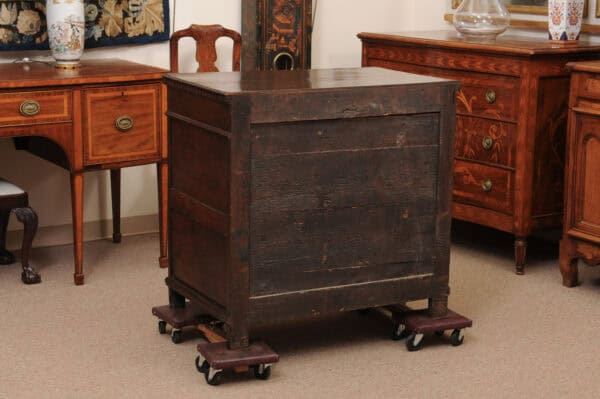 18th Century English Oak Jacobean Style Chest with 5 Drawers and Tear Drop Pulls. - Image 10