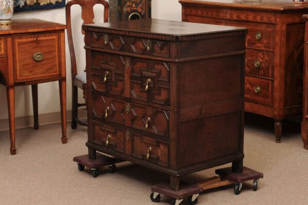 18th Century English Oak Jacobean Style Chest with 5 Drawers and Tear Drop Pulls. - Image 12