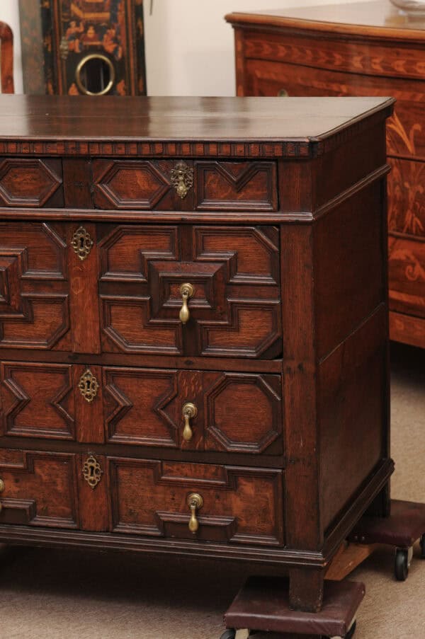 18th Century English Oak Jacobean Style Chest with 5 Drawers and Tear Drop Pulls. - Image 13