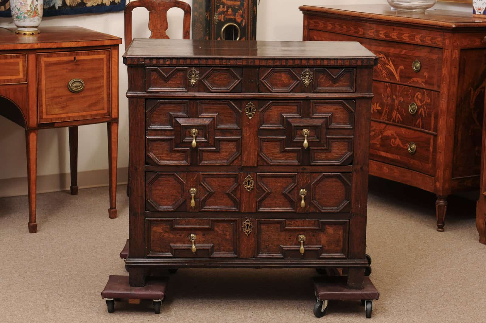 18th Century English Oak Jacobean Style Chest with 5 Drawers and Tear Drop Pulls. - Image 14