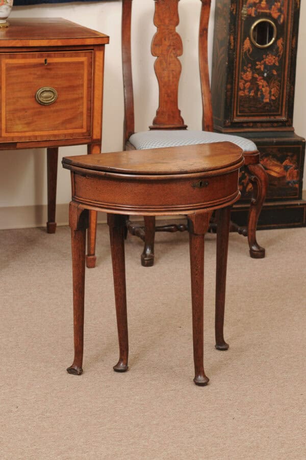 English Early 18th Century Petite Queen Anne Oak Demilune Game Table with Flip Top - Image 4
