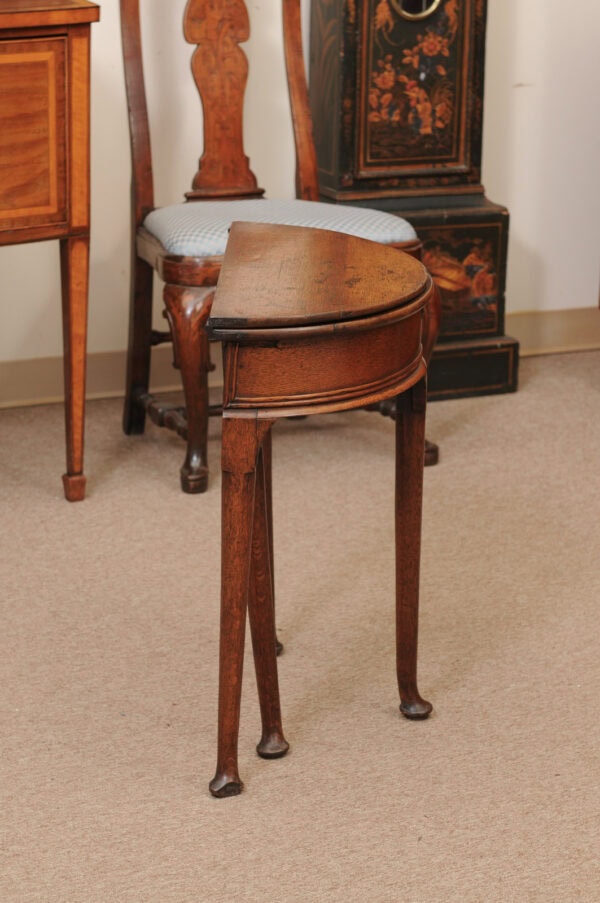 English Early 18th Century Petite Queen Anne Oak Demilune Game Table with Flip Top - Image 5