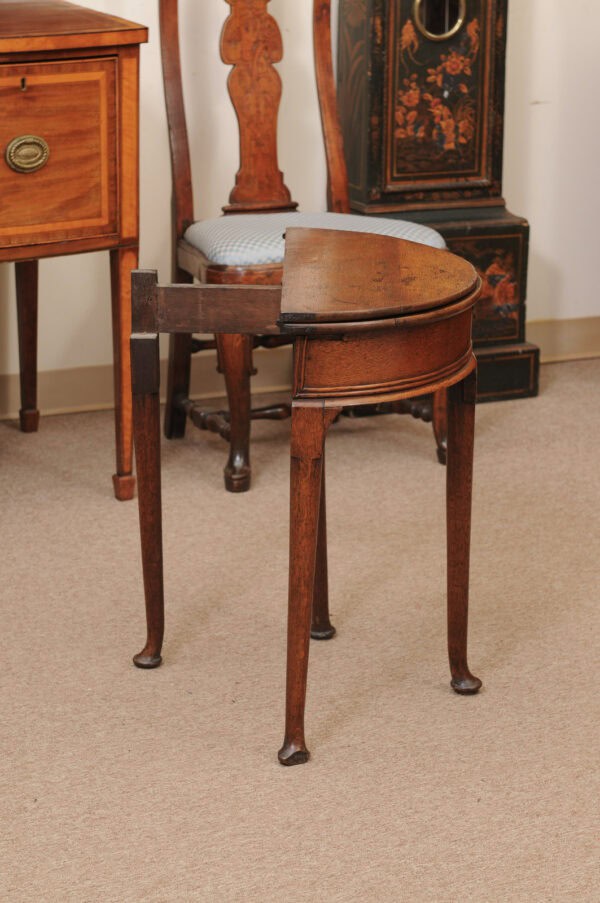 English Early 18th Century Petite Queen Anne Oak Demilune Game Table with Flip Top - Image 6