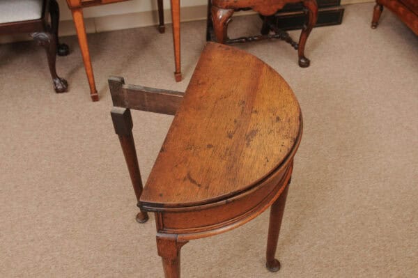English Early 18th Century Petite Queen Anne Oak Demilune Game Table with Flip Top - Image 7
