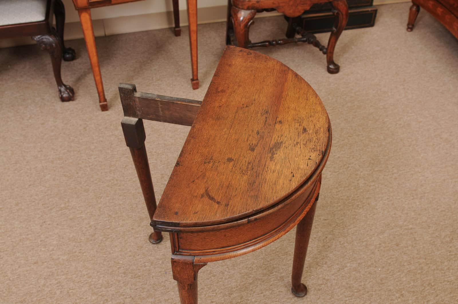 English Early 18th Century Petite Queen Anne Oak Demilune Game Table with Flip Top - Image 7