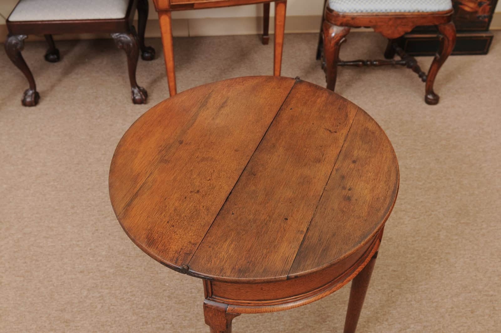 English Early 18th Century Petite Queen Anne Oak Demilune Game Table with Flip Top - Image 8