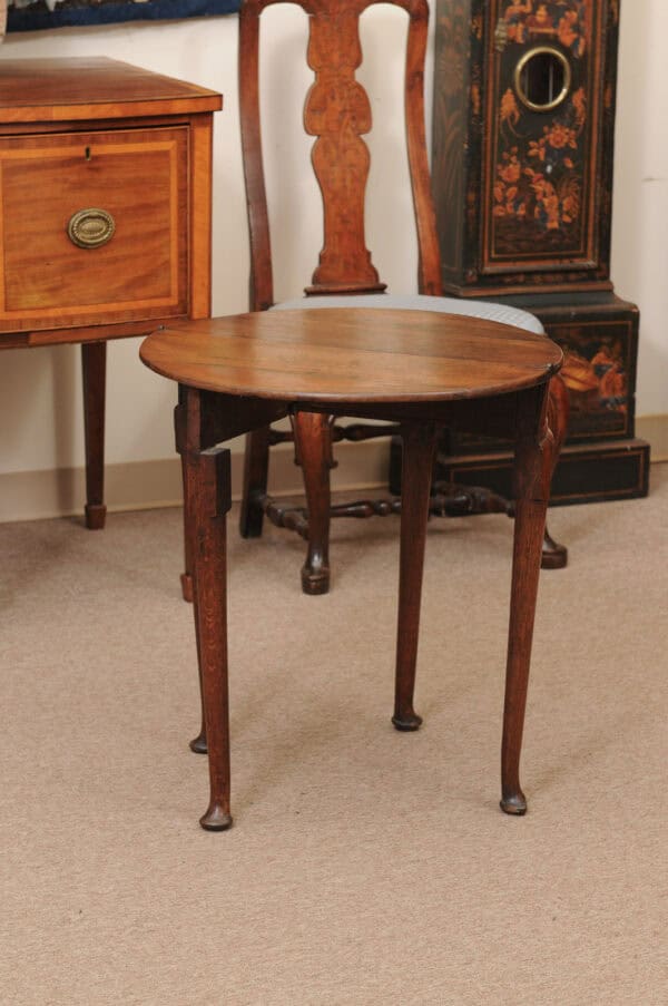 English Early 18th Century Petite Queen Anne Oak Demilune Game Table with Flip Top - Image 10