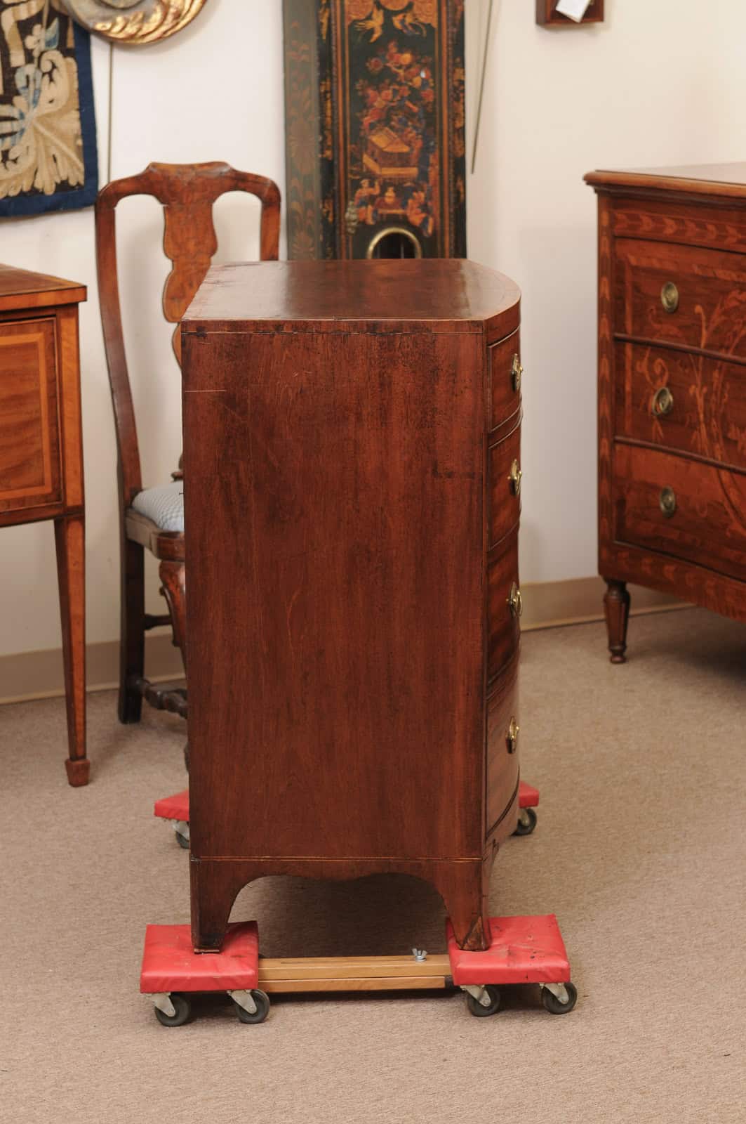 English 19th Century Small Bowfront Chest with Crossbanded Top, String Inlay and Splayed Feet - Image 7
