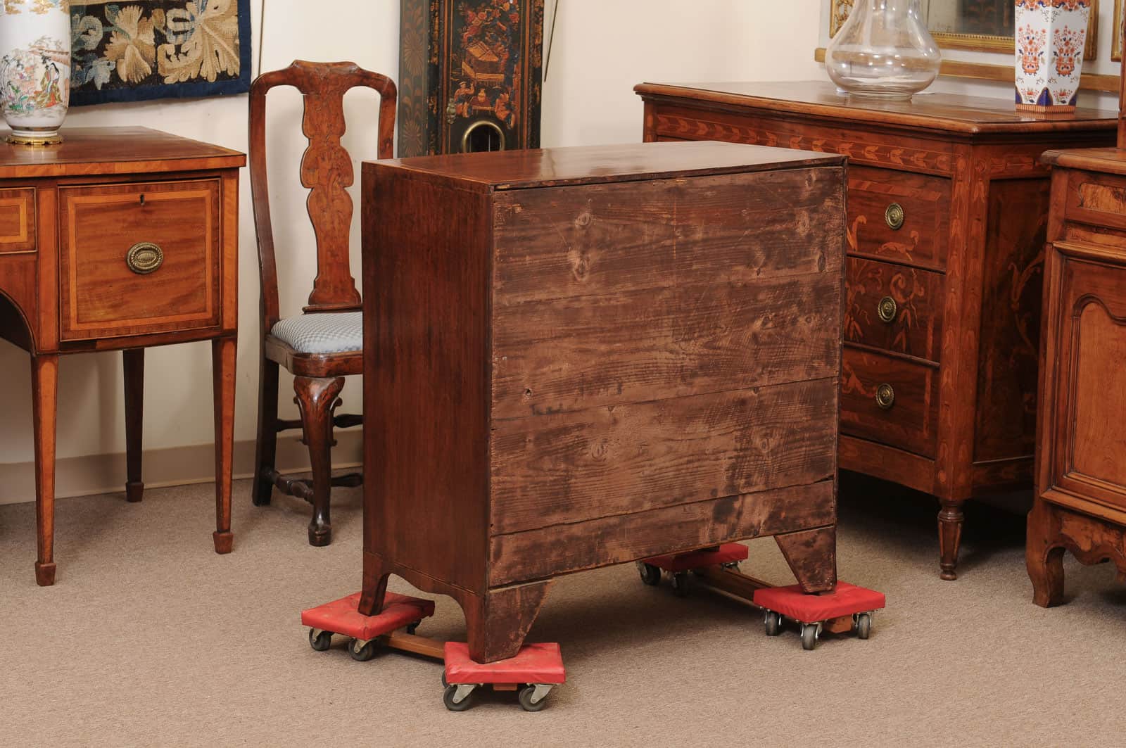 English 19th Century Small Bowfront Chest with Crossbanded Top, String Inlay and Splayed Feet - Image 10