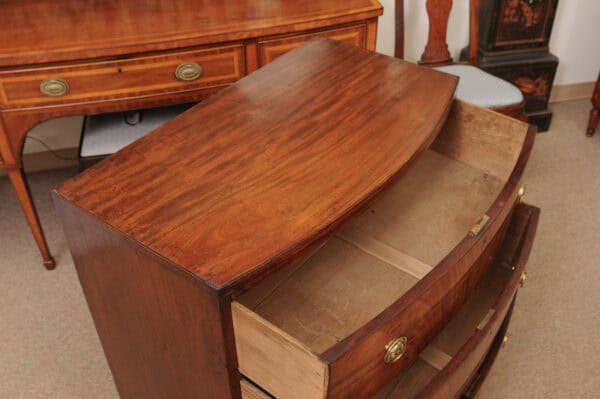Small English 19th Century Bowfront Mahogany Chest with 3 Drawers and Bracket Feet - Image 6