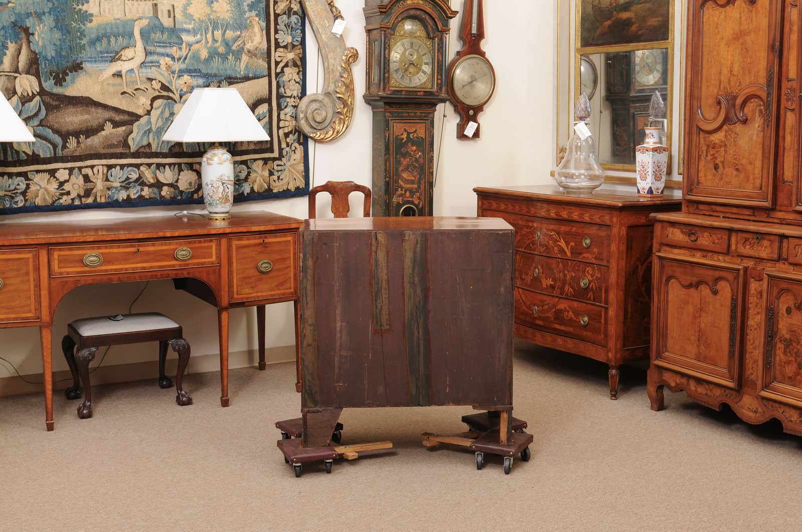 Small English 19th Century Bowfront Mahogany Chest with 3 Drawers and Bracket Feet - Image 9