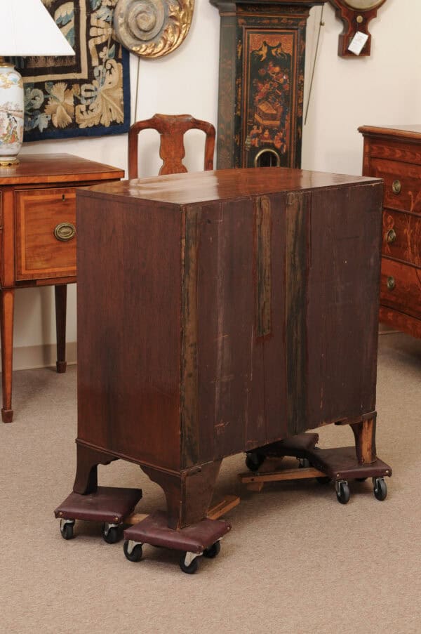 Small English 19th Century Bowfront Mahogany Chest with 3 Drawers and Bracket Feet - Image 10