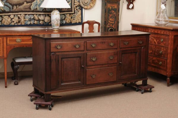 English 18th Century Oak Dresser Base with 2 Flanking Cabinets and 5 Drawers - Image 3