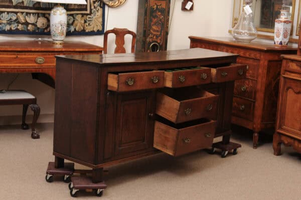 English 18th Century Oak Dresser Base with 2 Flanking Cabinets and 5 Drawers - Image 4