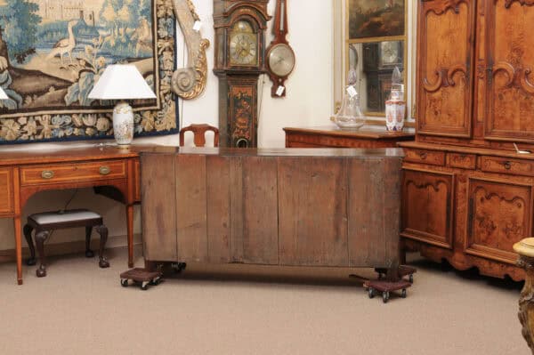 English 18th Century Oak Dresser Base with 2 Flanking Cabinets and 5 Drawers - Image 9