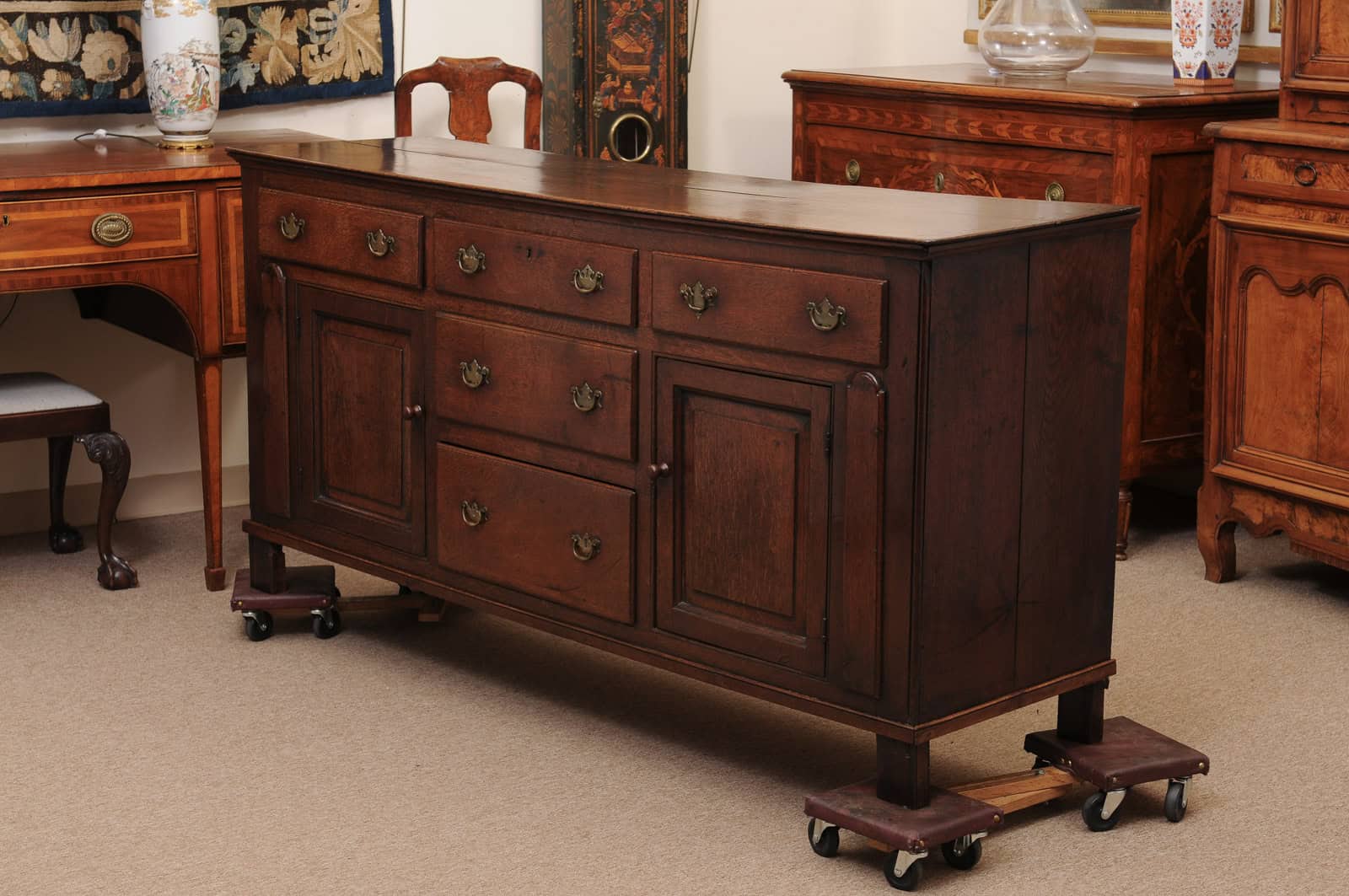 English 18th Century Oak Dresser Base with 2 Flanking Cabinets and 5 Drawers - Image 12
