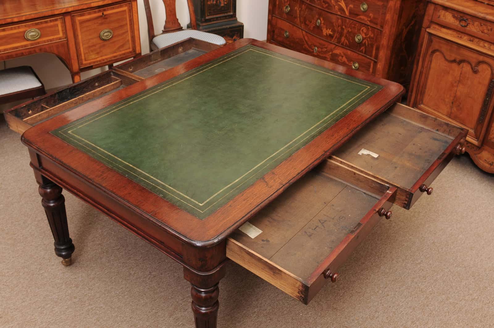 English 19th Century Oak Partner's Writing table with 4 Drawers, Green Leather Top and Rounded Fluted Legs - Image 6