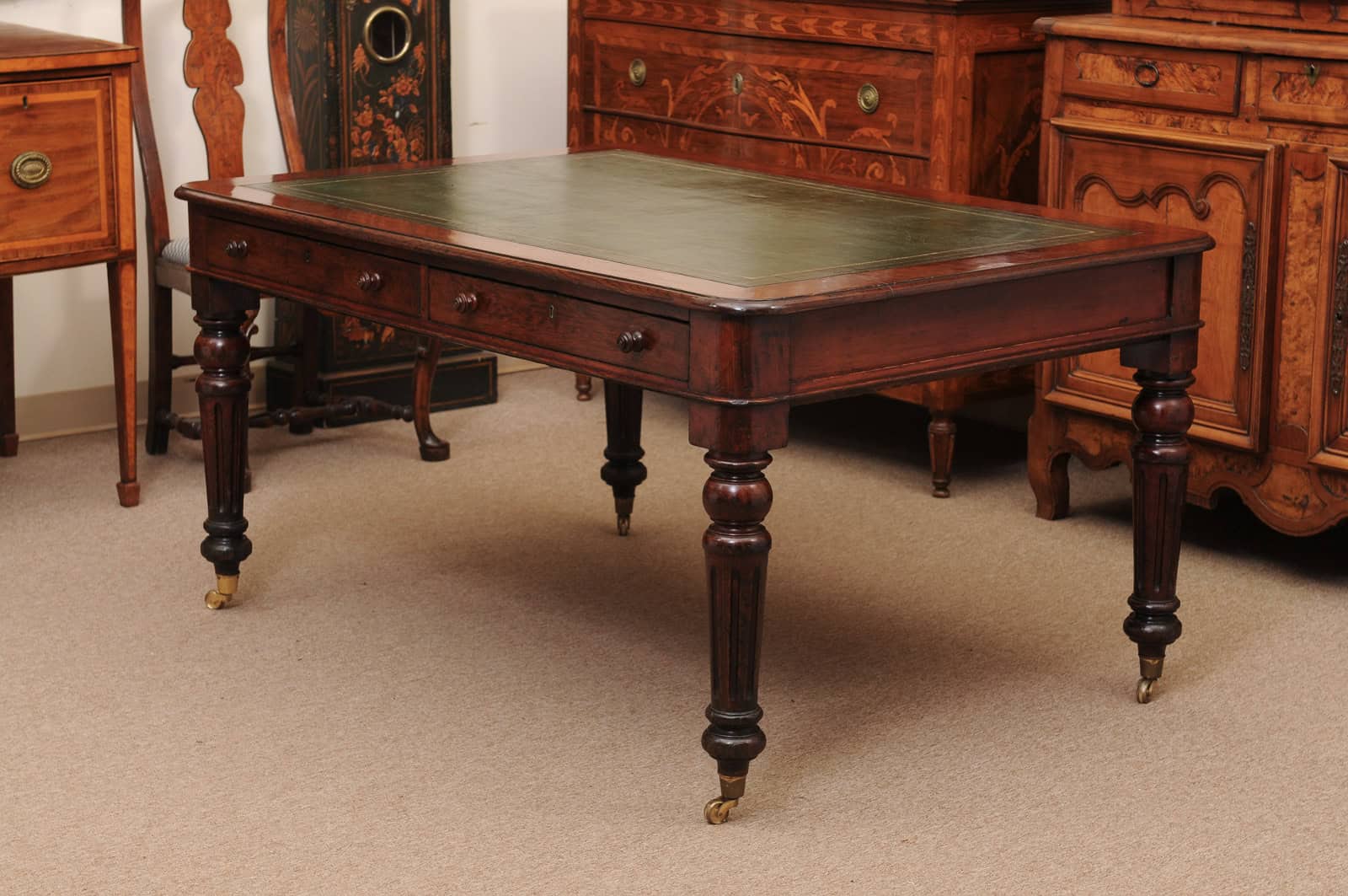 English 19th Century Oak Partner's Writing table with 4 Drawers, Green Leather Top and Rounded Fluted Legs - Image 9