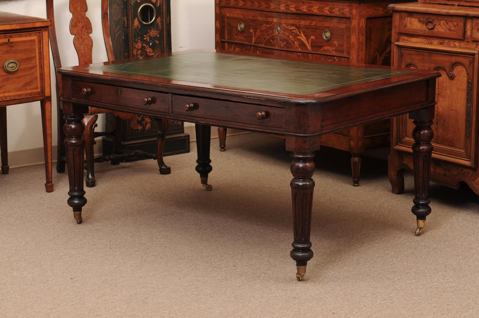 English 19th Century Oak Partner's Writing table with 4 Drawers, Green Leather Top and Rounded Fluted Legs - Image 14