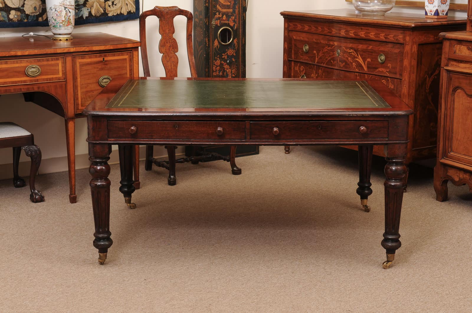 English 19th Century Oak Partner's Writing table with 4 Drawers, Green Leather Top and Rounded Fluted Legs - Image 15