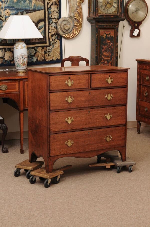 19th Century English Oak Chest with Straight Front, 5 Drawers and Splayed Legs - Image 3