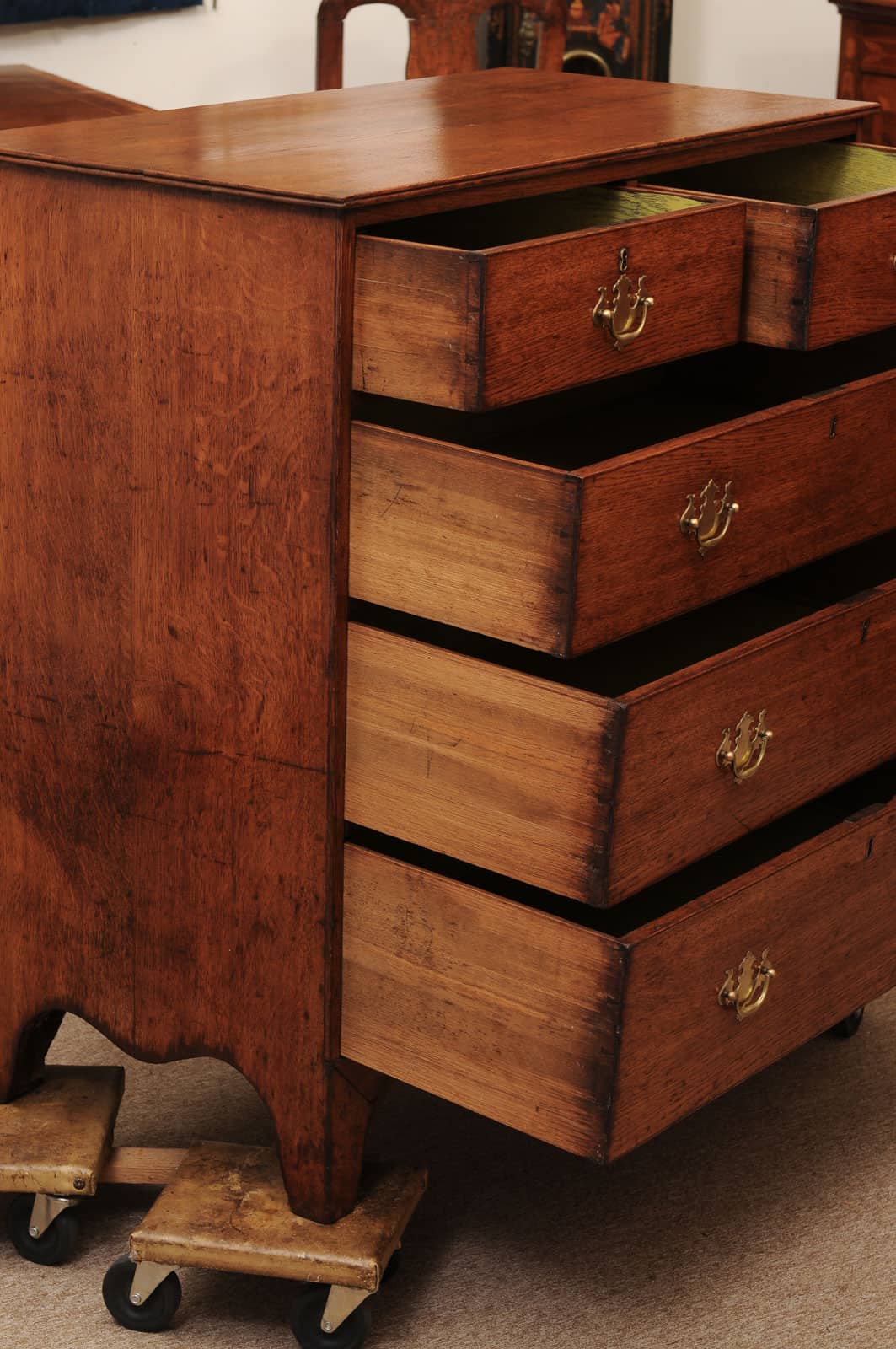 19th Century English Oak Chest with Straight Front, 5 Drawers and Splayed Legs - Image 5