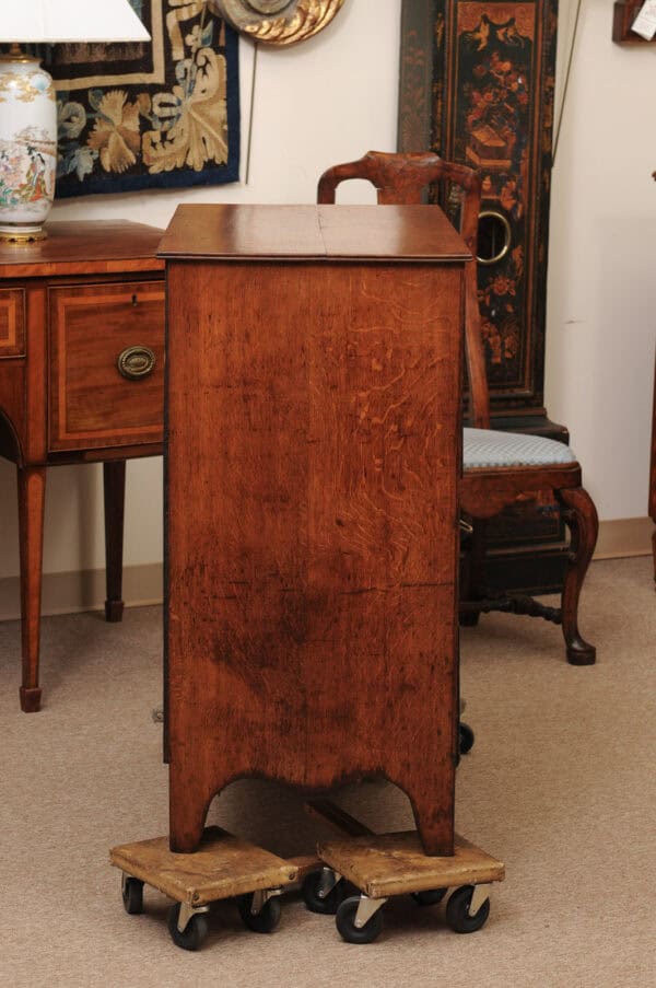 19th Century English Oak Chest with Straight Front, 5 Drawers and Splayed Legs - Image 7