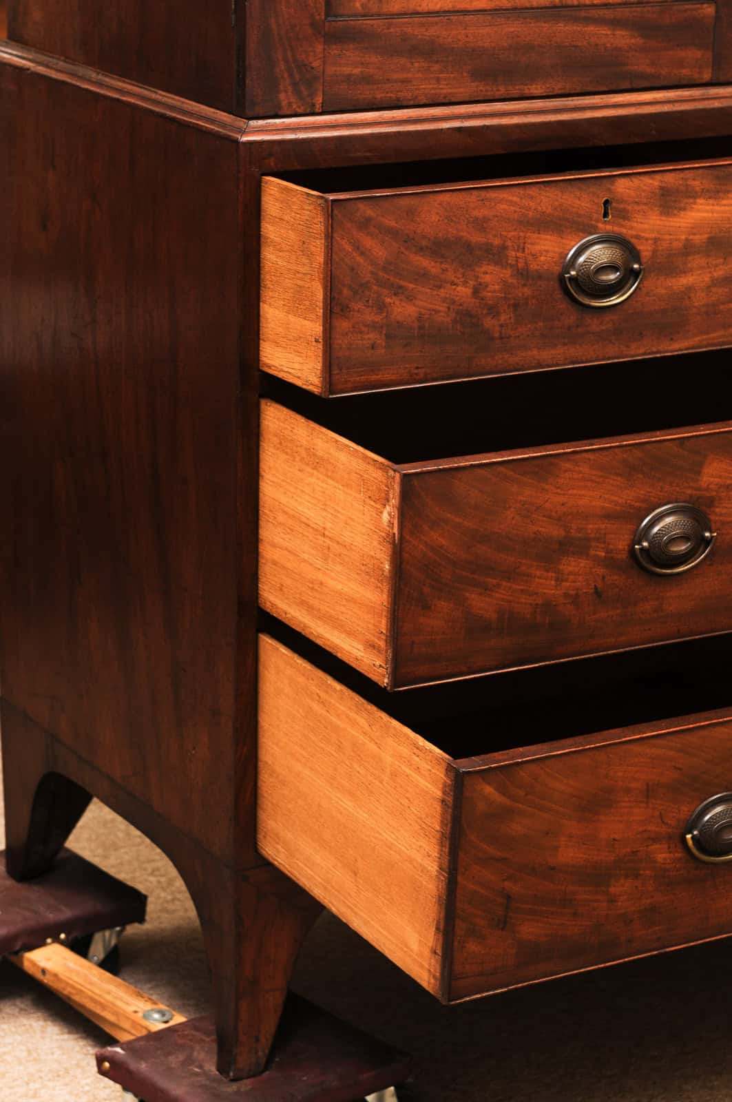 19th Century English Mahogany Linen Press with Cornice Featuring Greek Key Detail and Splayed Legs - Image 5