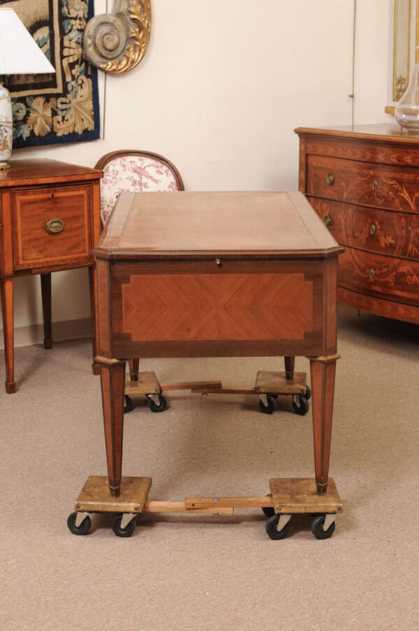 French Directoire Style Writing Table in Walnut and Kingswood with Brown Leather Top,  5 Drawers and Slides, 20th Century - Image 7
