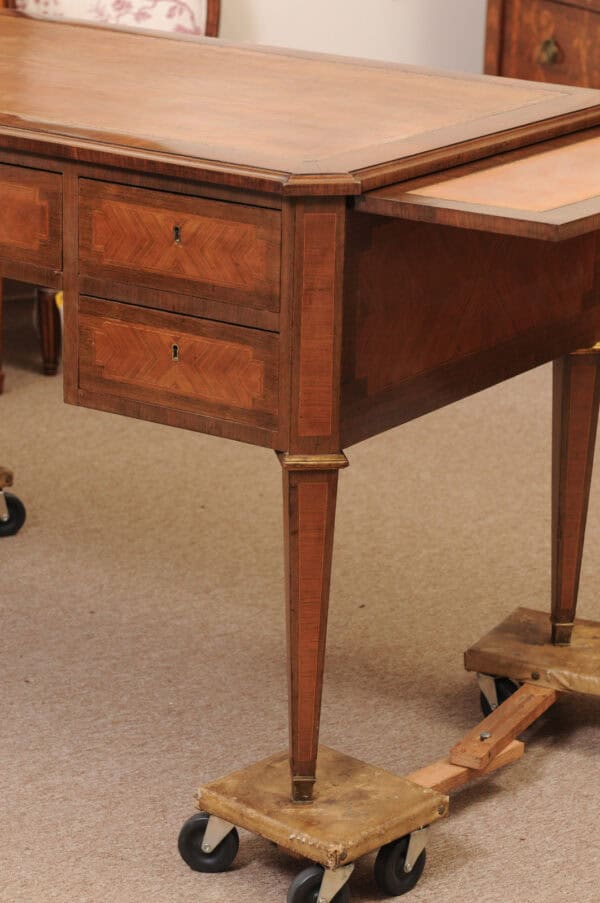 French Directoire Style Writing Table in Walnut and Kingswood with Brown Leather Top,  5 Drawers and Slides, 20th Century - Image 16