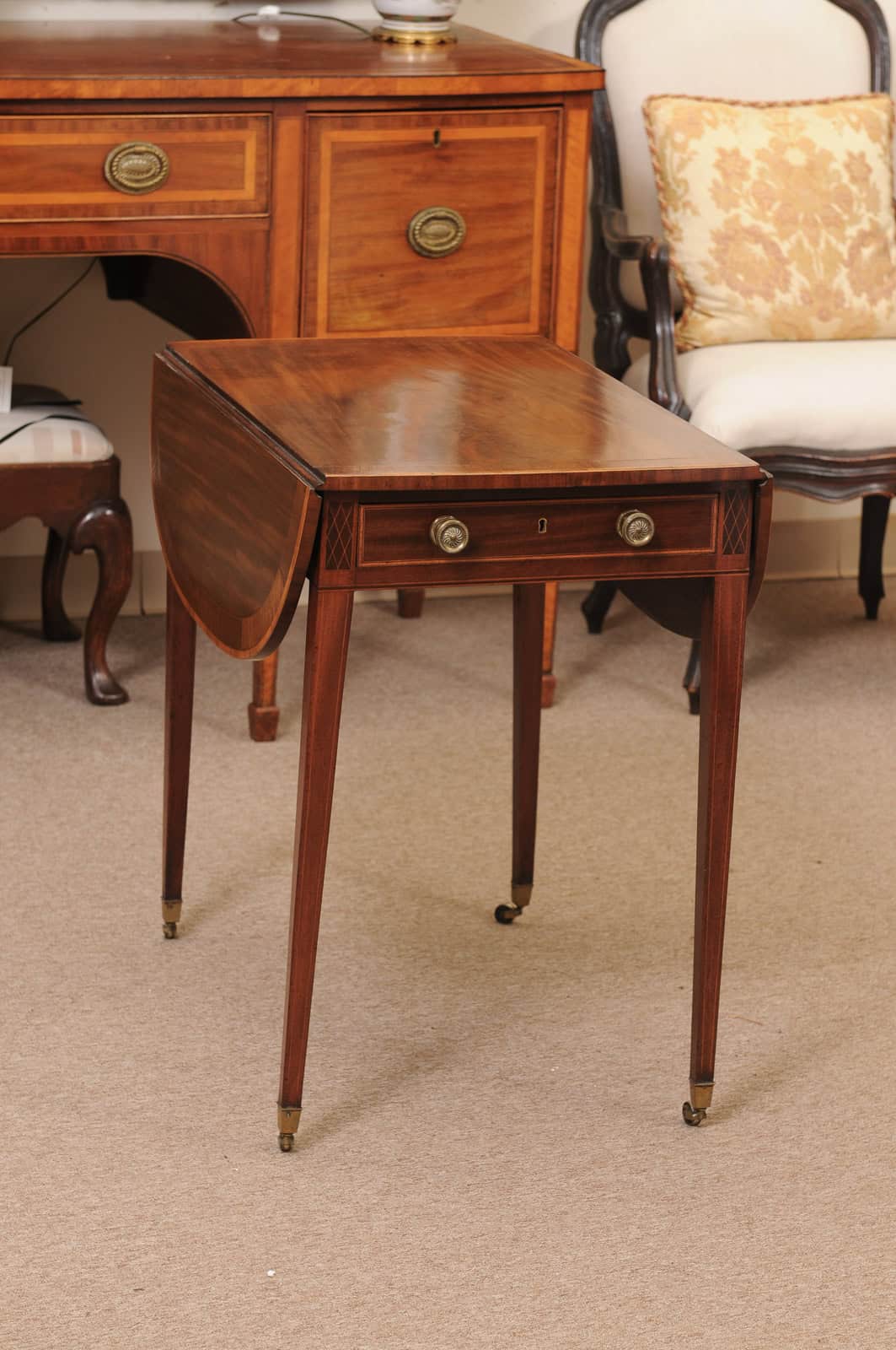 English George III Pembroke Table with Crossbanding and String Inlay - Image 3