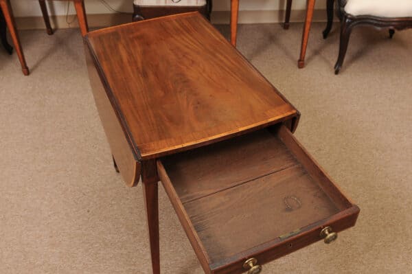 English George III Pembroke Table with Crossbanding and String Inlay - Image 6