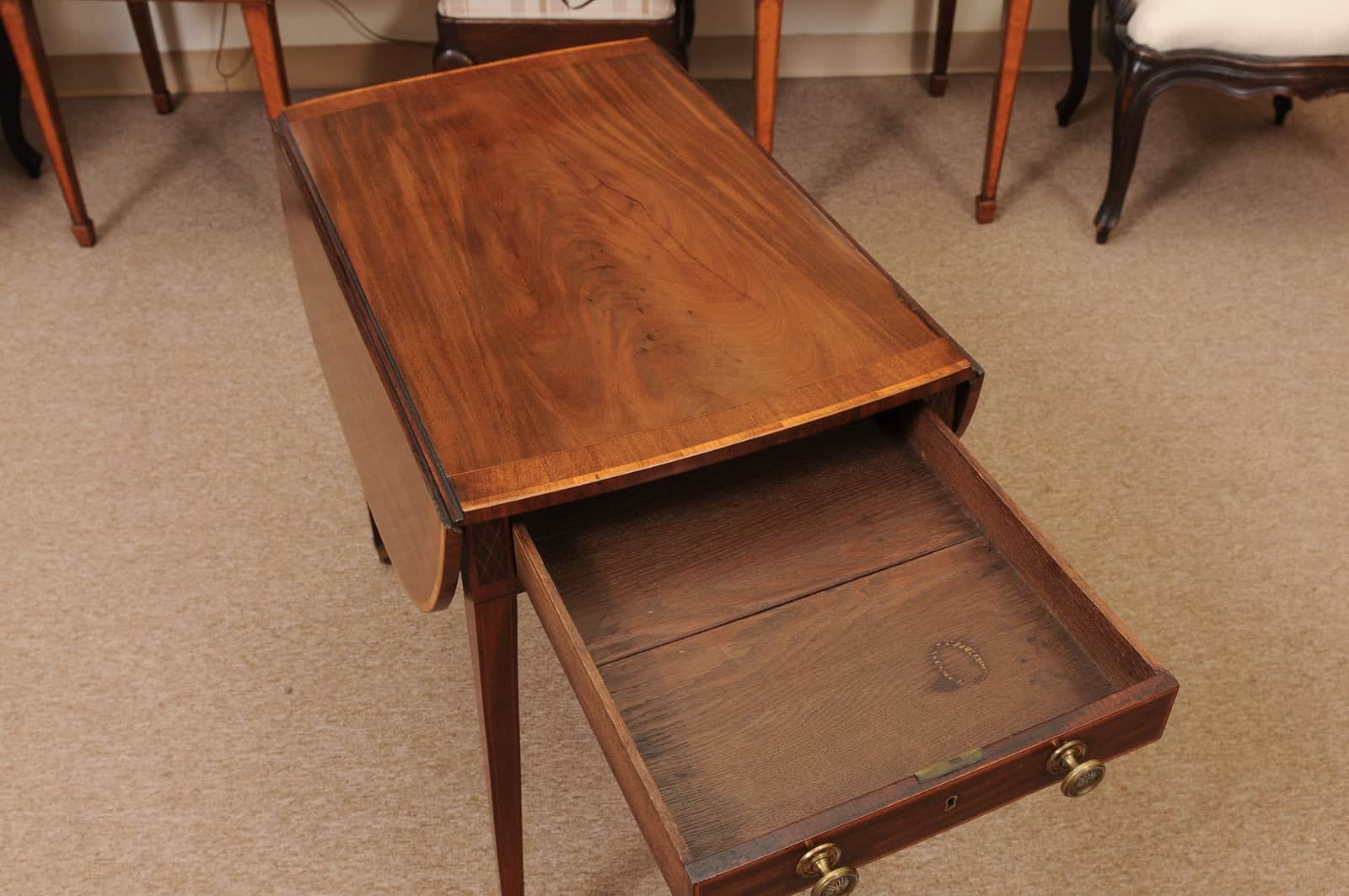 English George III Pembroke Table with Crossbanding and String Inlay - Image 6