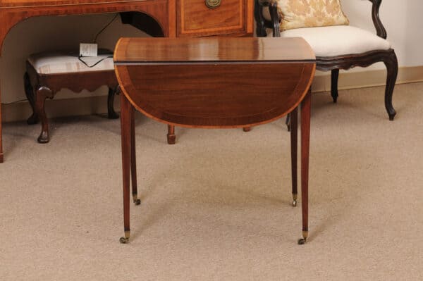 English George III Pembroke Table with Crossbanding and String Inlay - Image 7