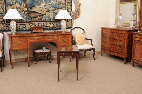English George III Pembroke Table with Crossbanding and String Inlay - Image 9