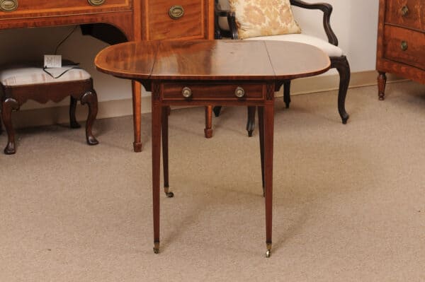 English George III Pembroke Table with Crossbanding and String Inlay - Image 10