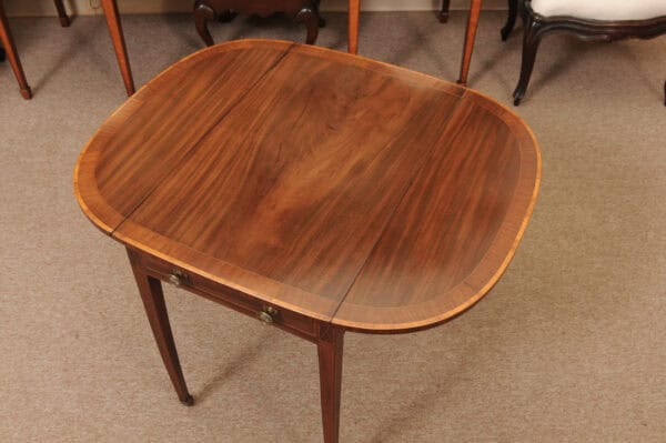 English George III Pembroke Table with Crossbanding and String Inlay - Image 12