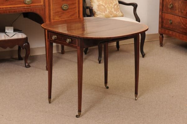 English George III Pembroke Table with Crossbanding and String Inlay - Image 15