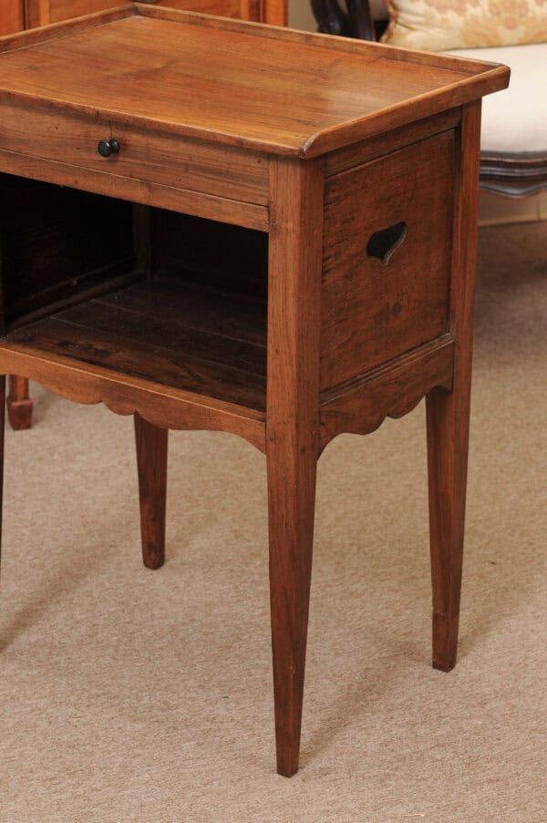 Walnut Chevet / Bedside Table with Drawer, French 18th Century - Image 13