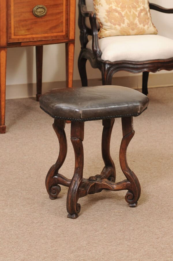 17th Century Italian Baroque Bench in Walnut - Image 3